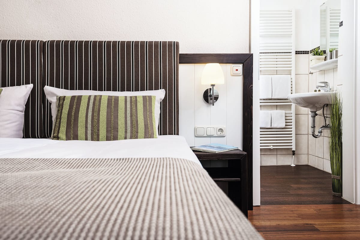 Standard-huoneisto | Allergiatestatut vuodevaatteet, Tempur Pedic -patjalliset sängyt