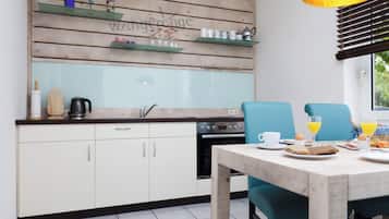 Basic Apartment | Hypo-allergenic bedding, Tempur-Pedic beds, desk, blackout curtains