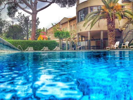 Seasonal outdoor pool
