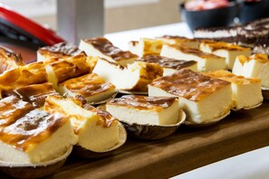 Café da manhã com buffet todos os dias (EUR 11 por pessoa)