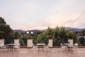 Quarto casal, sacada, vista para a montanha | Vista do quarto