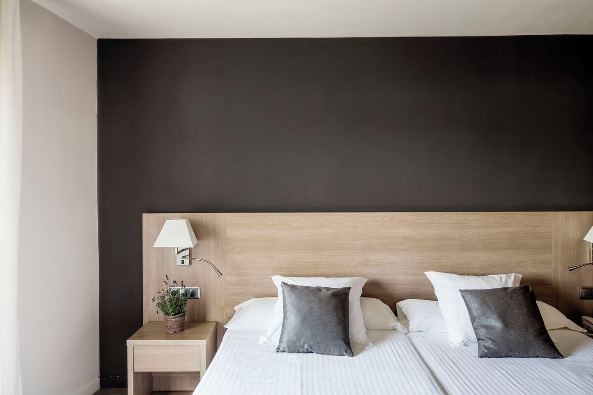 In-room safe, desk, laptop workspace, WiFi (free)