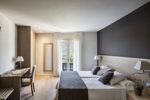 Doppelzimmer, Balkon, Gartenblick | Zimmersafe, Schreibtisch, laptopgeeigneter Arbeitsplatz