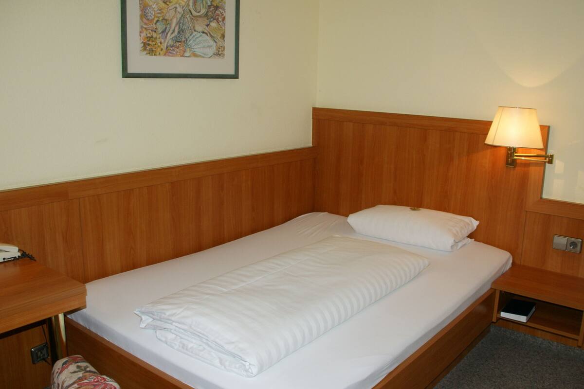 Comfort Single Room | Desk, rollaway beds