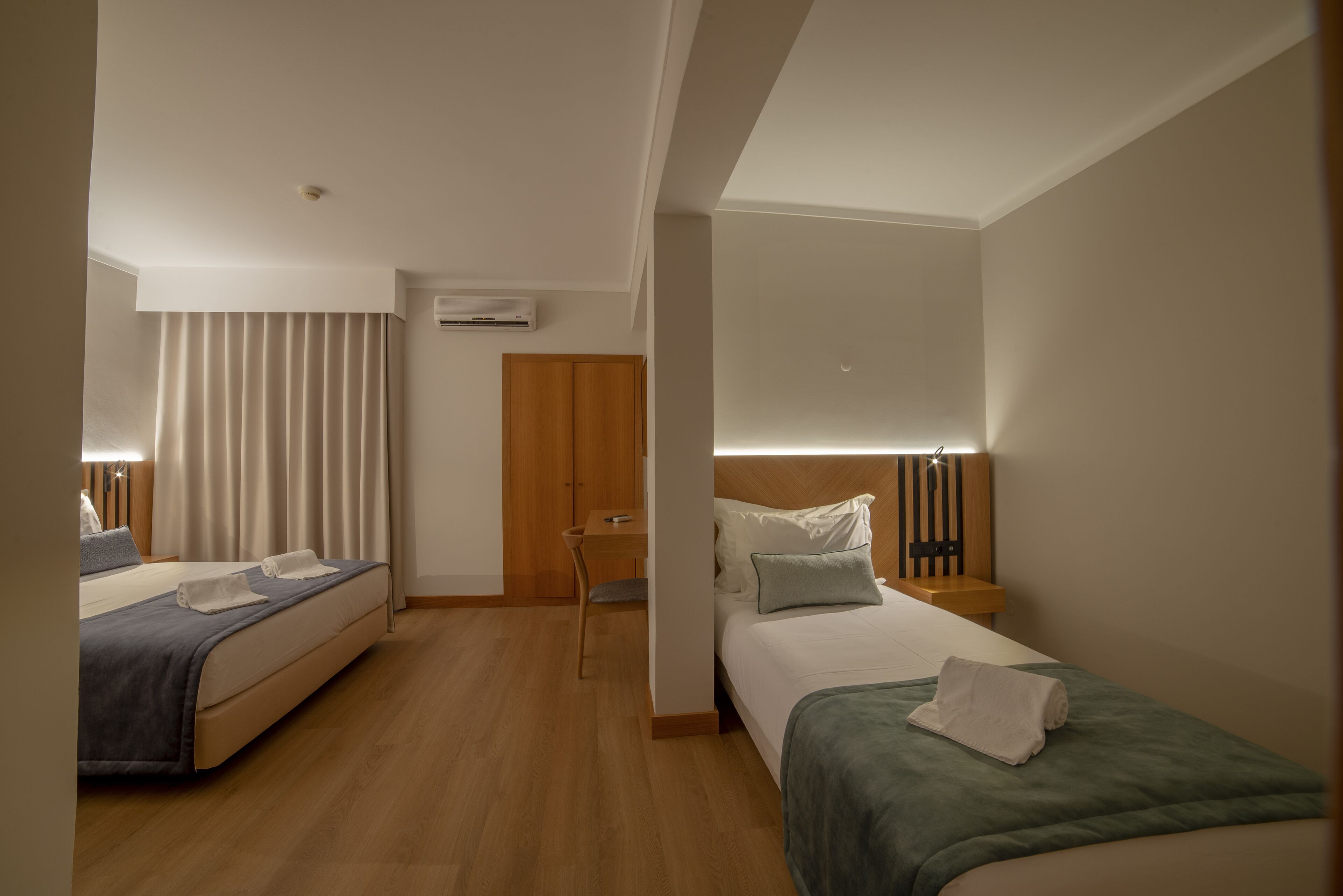 classic quadruple room | desk, laptop workspace, soundproofing, free wifi