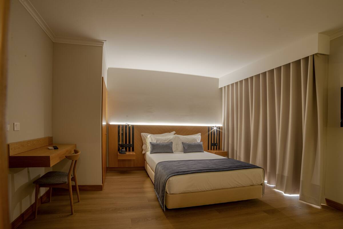 superior double room, multiple beds, non smoking | desk, laptop workspace, soundproofing, free wifi