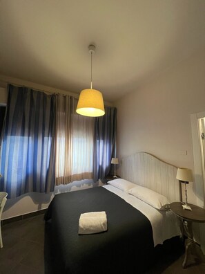 ملاءات إيطالية من طراز فريتي وأغطية فراش متميزة وألحفة محشوة بالريش