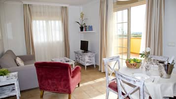 Penthouse | Wohnzimmer | 32-Zoll-Flachbildfernseher mit Digitalempfang, Fernseher