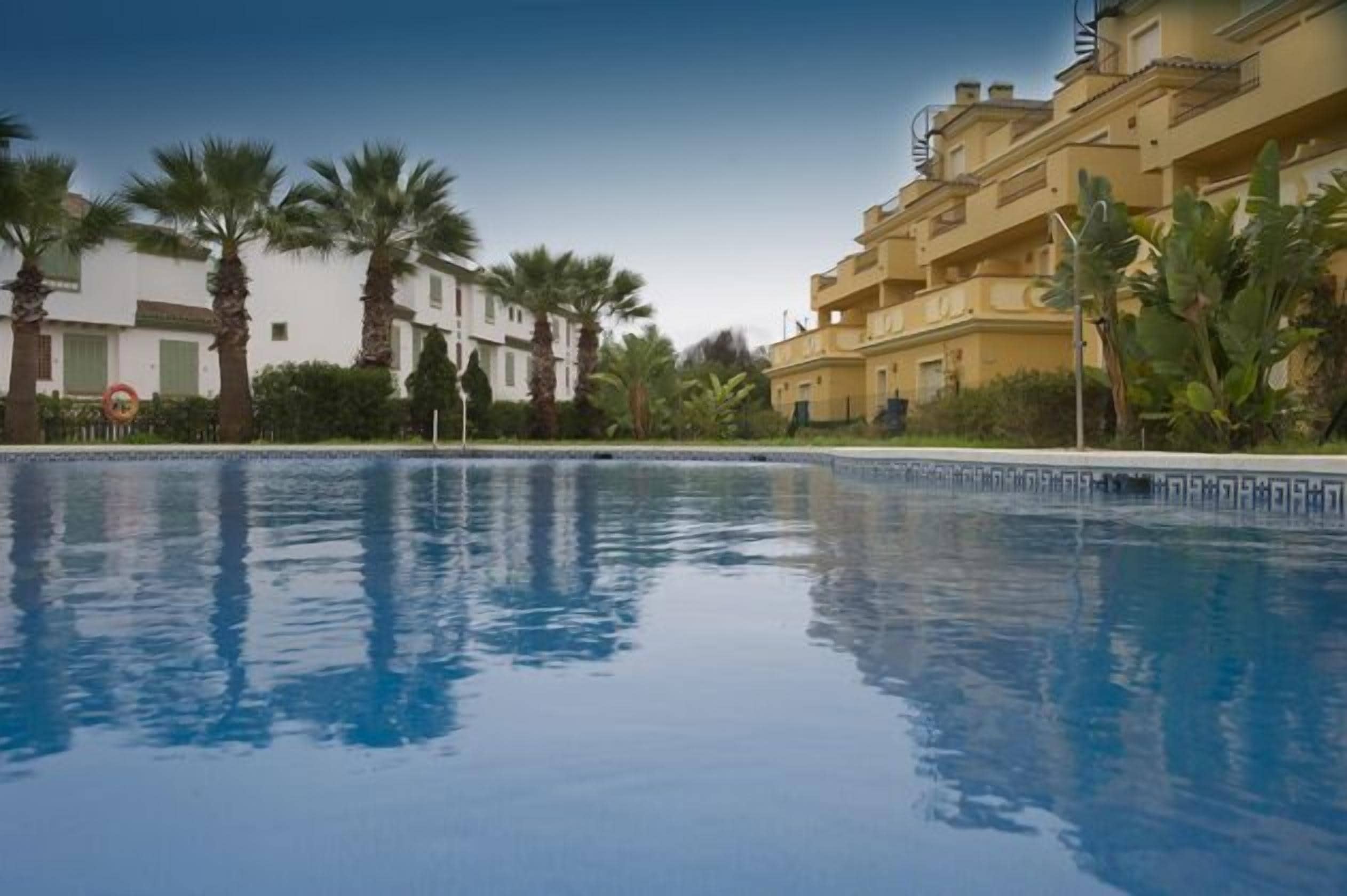 حمّام سباحة خارجي