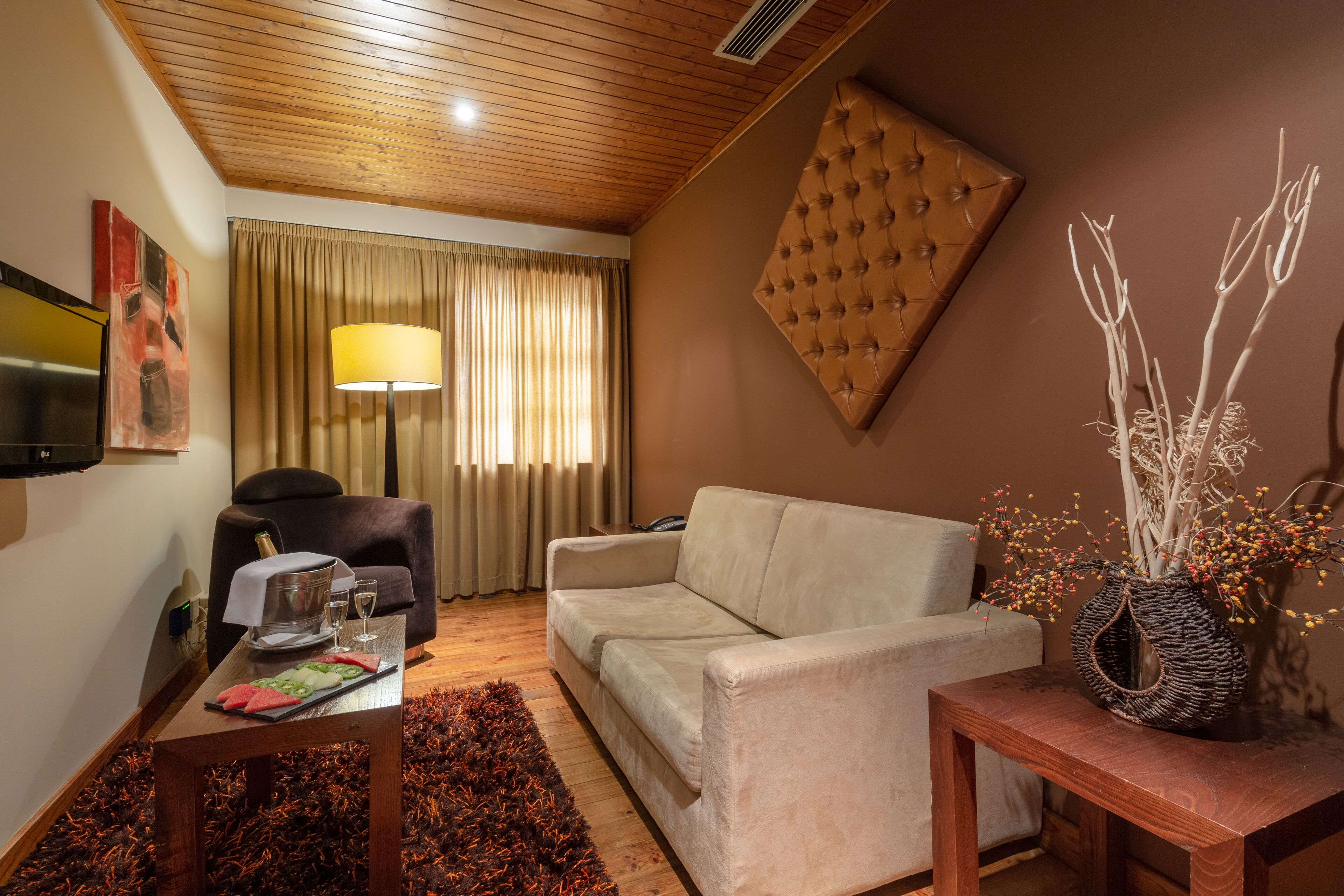 suite (master) | 1 bedroom, minibar, in-room safe, desk