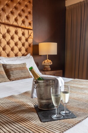 Suite (Master) | Minibar, in-room safe, desk, soundproofing - Hotel Serra da Estrela (Covilhã)