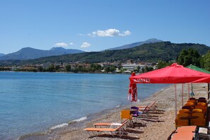 Beach nearby, beach towels - Harmony Hotel Apartments (Aigialeia)