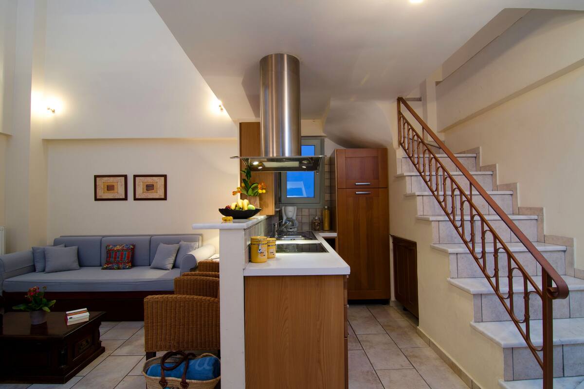 family duplex | private kitchenette | full-sized fridge, oven, stovetop, coffee/tea maker