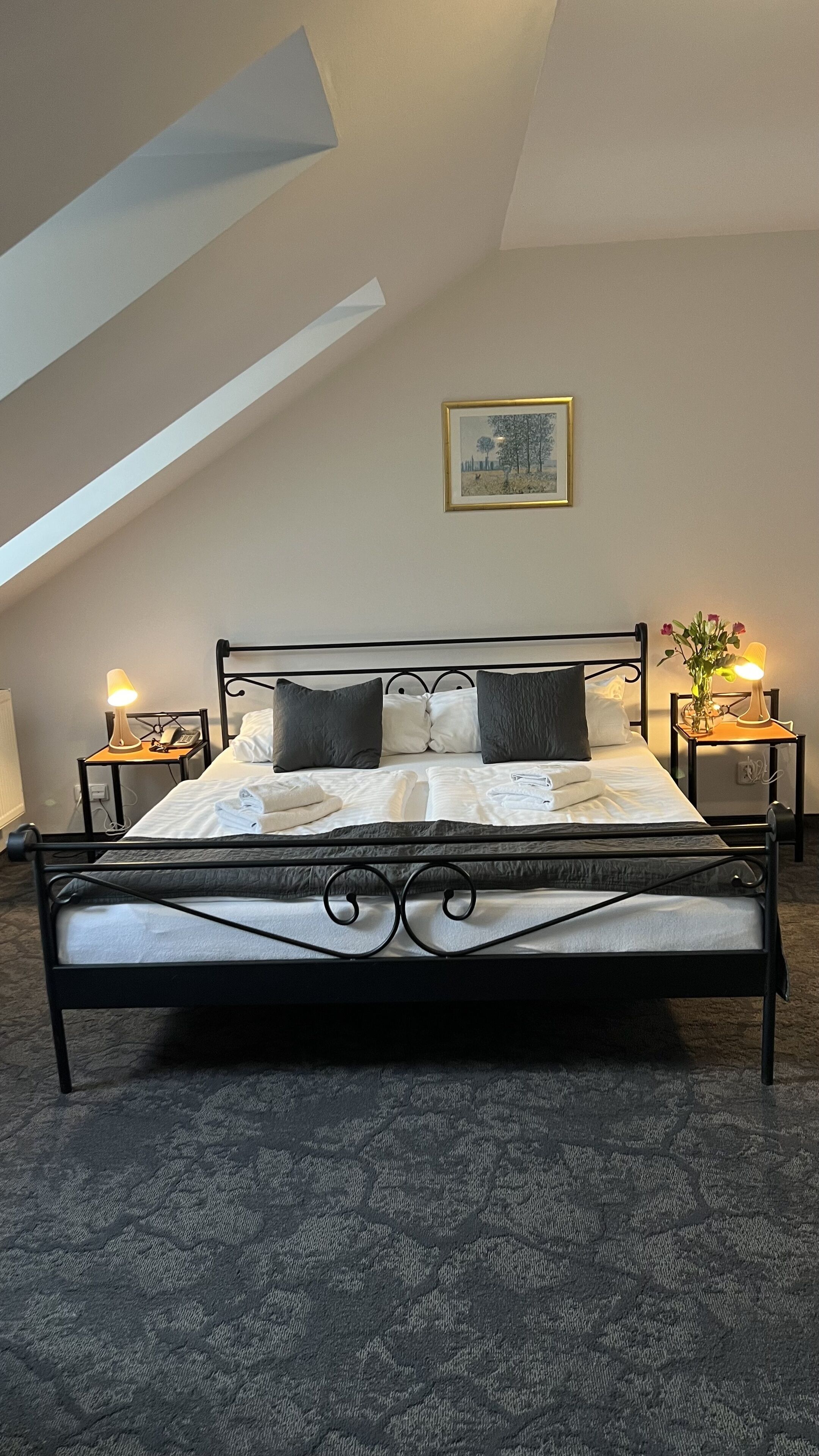 quadruple room | in-room safe, desk, free wifi, bed sheets