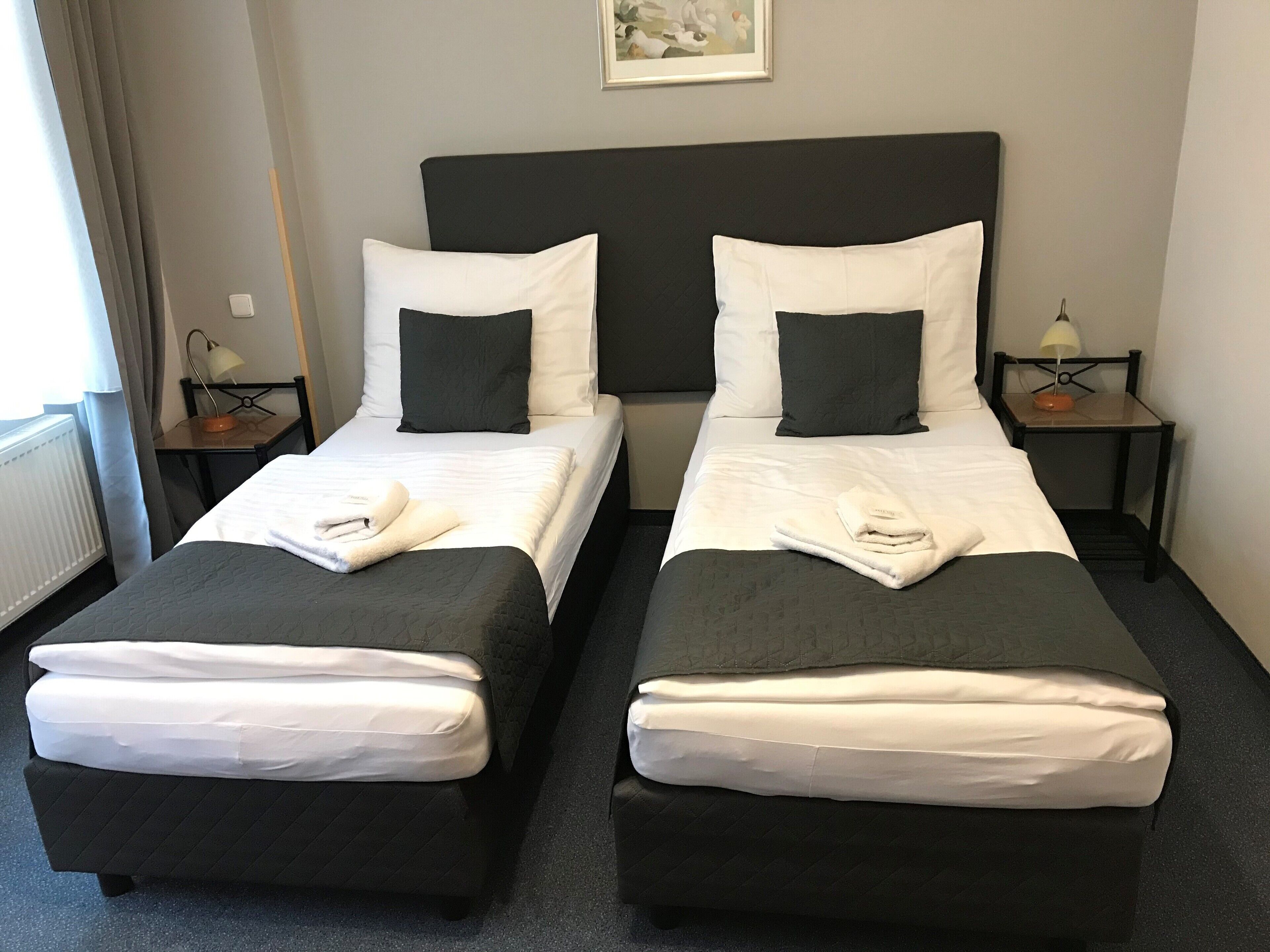 deluxe double or twin room | in-room safe, desk, free wifi, bed sheets
