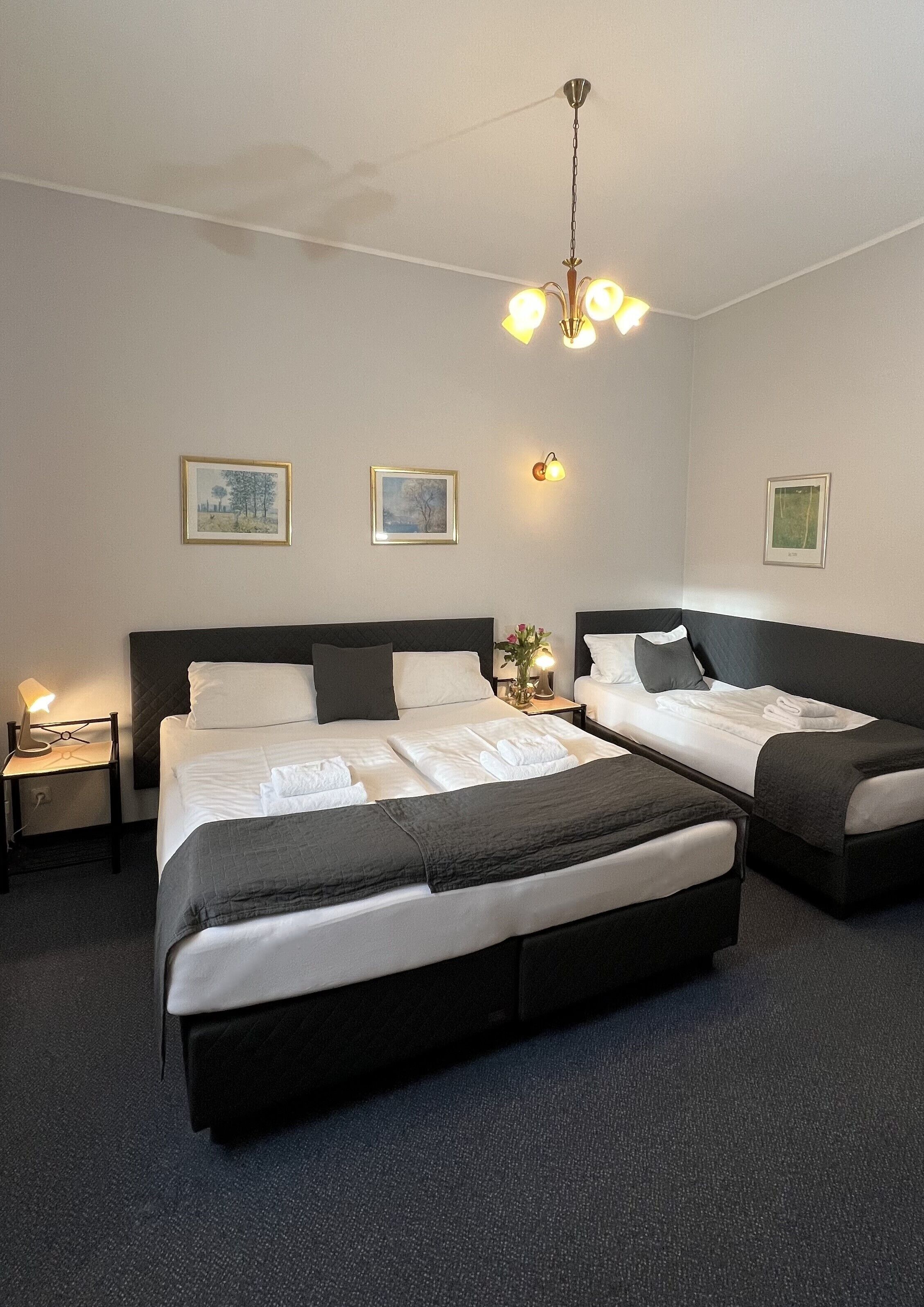 triple room | in-room safe, desk, free wifi, bed sheets