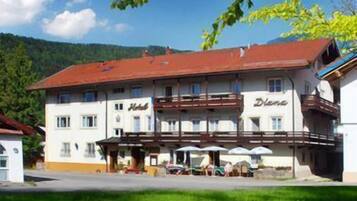 Mặt tiền nơi lưu trú