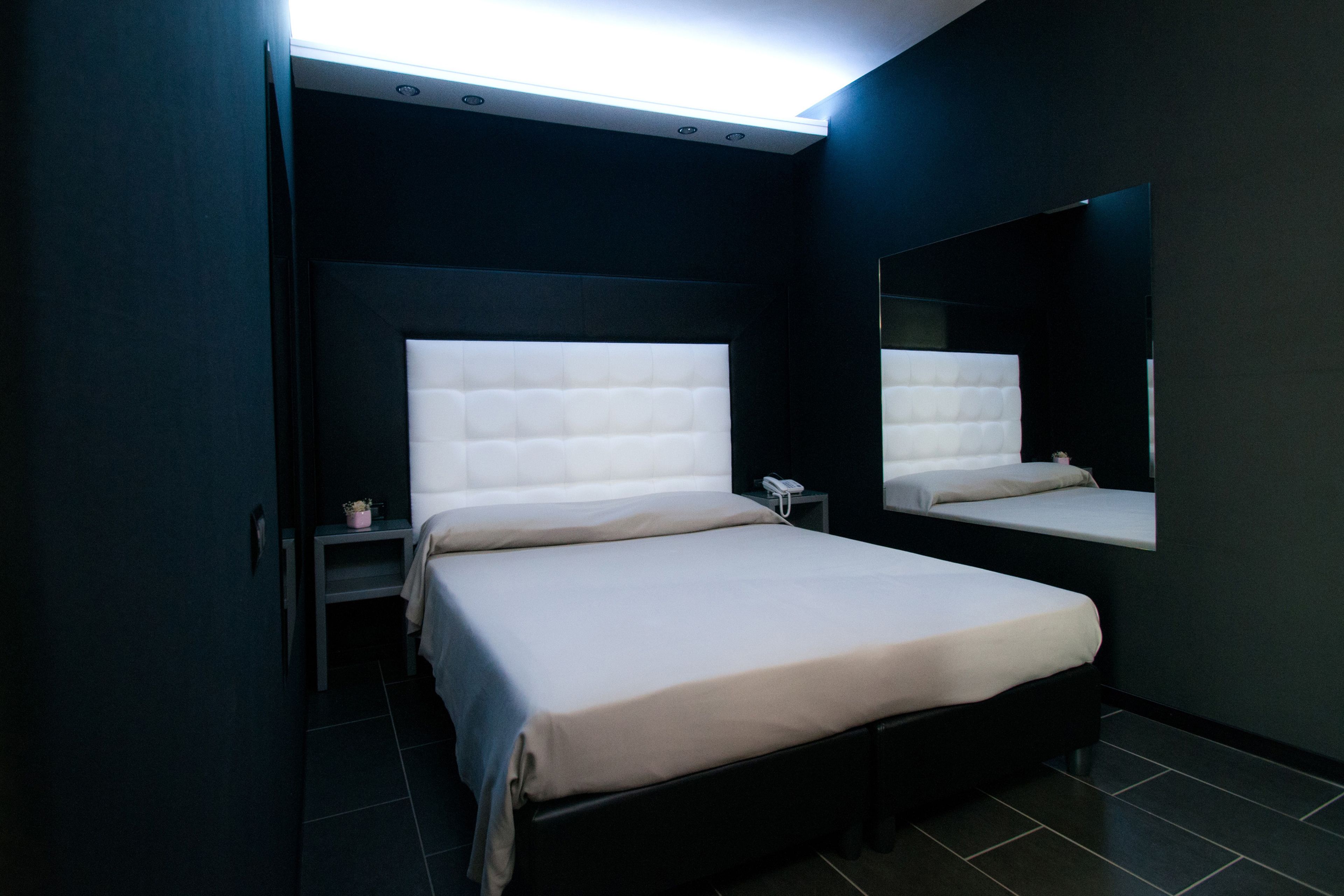 1 bedroom, egyptian cotton sheets, premium bedding, minibar