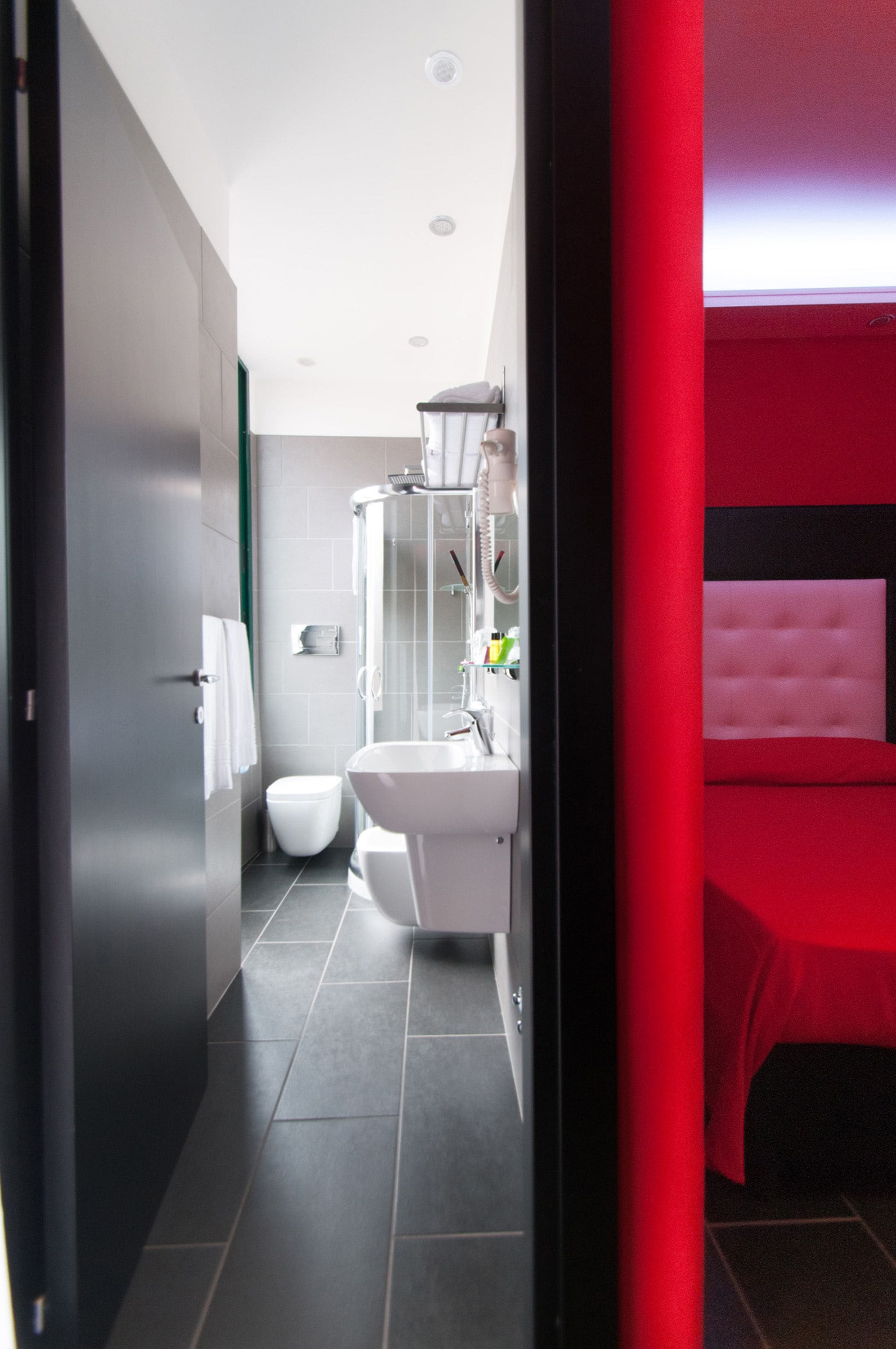 shower, rainfall showerhead, free toiletries, hair dryer