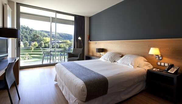 In-room safe, desk, soundproofing, iron/ironing board