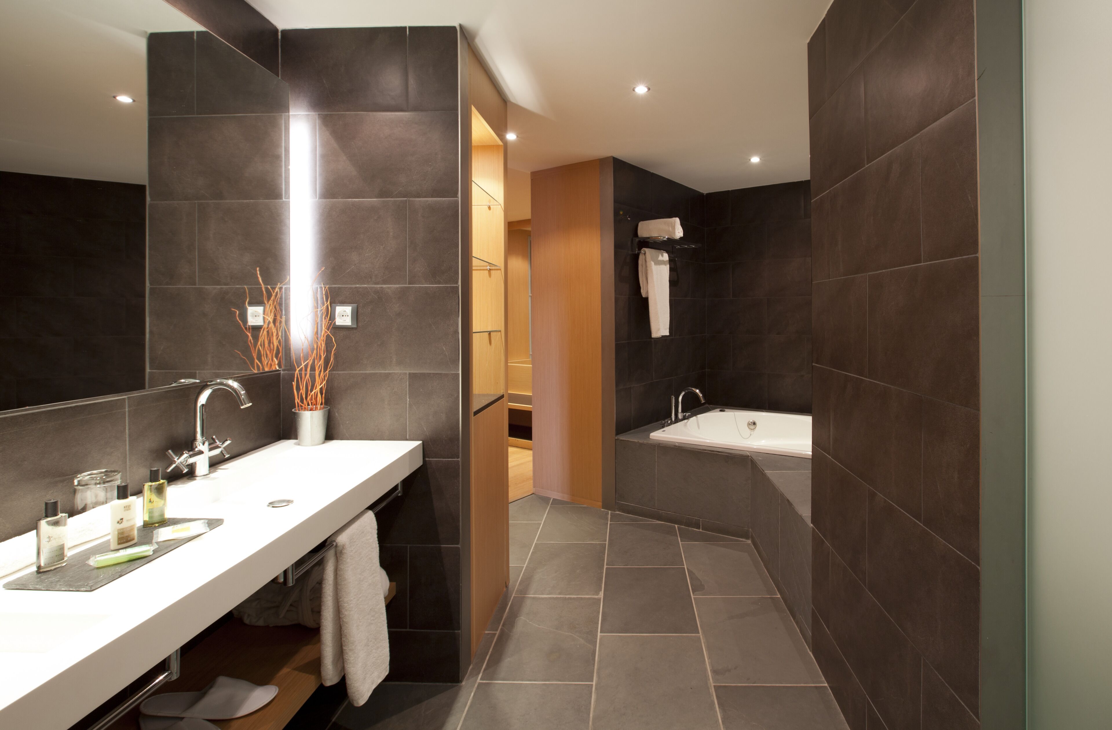 presidential suite, terrace | bathroom | combined shower/bathtub, free toiletries, hair dryer, bathrobes