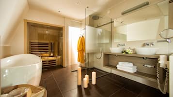 Romantic Suite (Rose) | Bathroom | Eco-friendly toiletries, hair dryer, bathrobes, towels