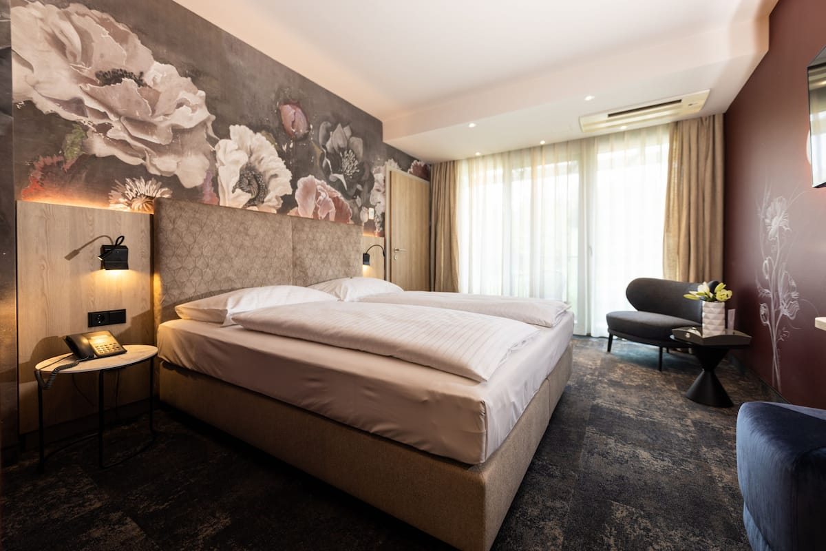 Minibar, in-room safe, free WiFi, bed sheets