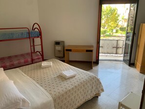 Desk, iron/ironing board, rollaway beds - Apollo (Pompei)