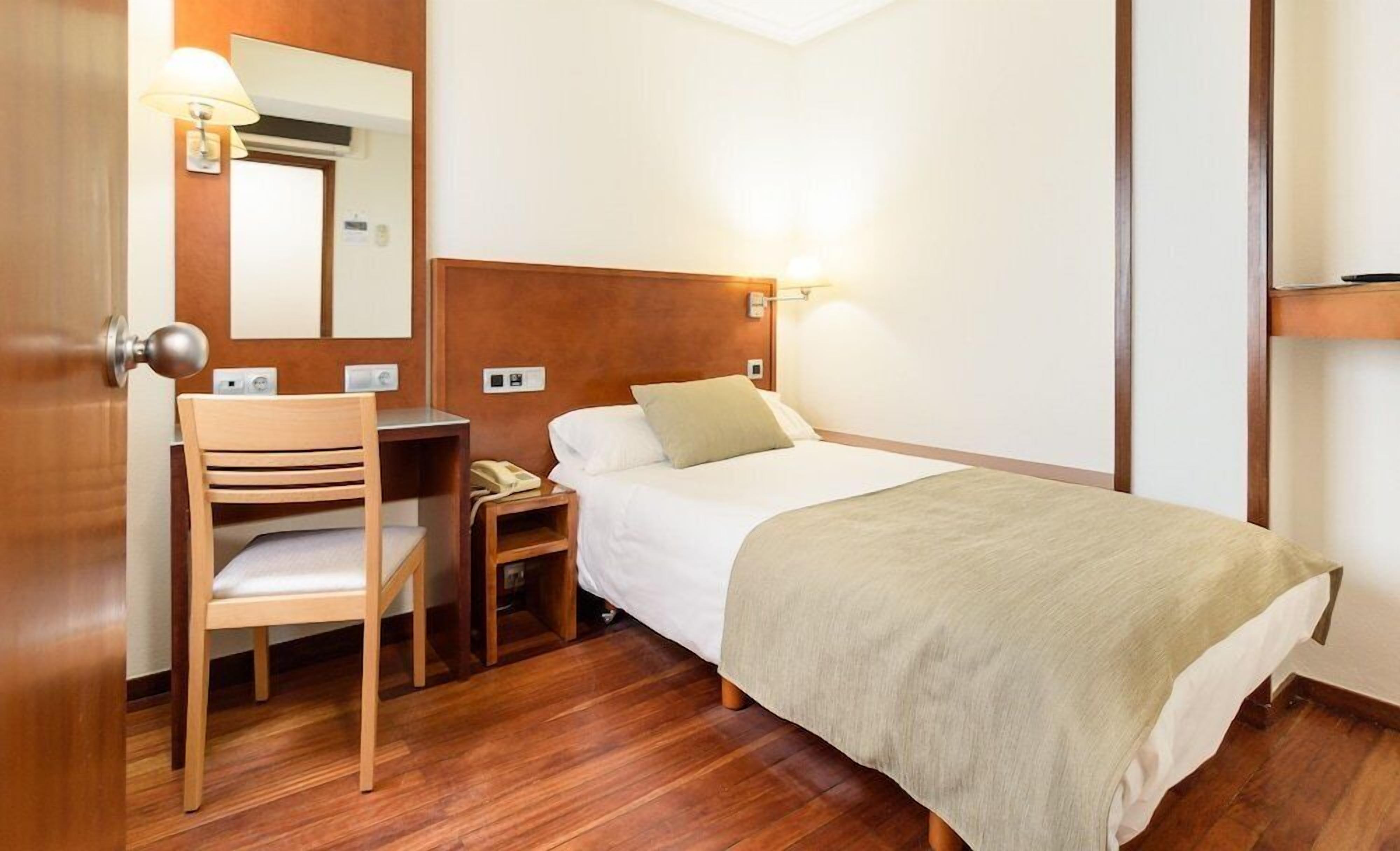 In-room safe, desk, free WiFi, bed sheets