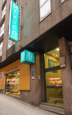 Property entrance - Mexico PR (Santiago de Compostela)