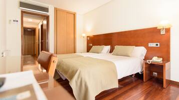 Habitación doble | Caja de seguridad en la habitación, escritorio y wifi gratis