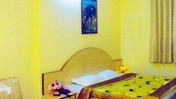 Premium bedding, in-room safe, individually decorated