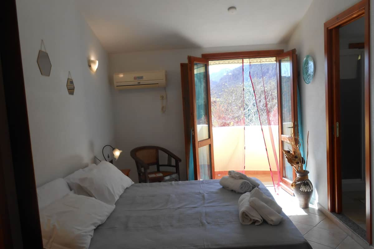 1 bedroom, hypo-allergenic bedding, in-room safe, individually decorated