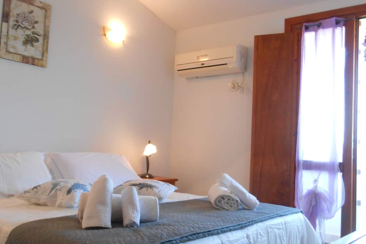 1 bedroom, hypo-allergenic bedding, in-room safe, individually decorated