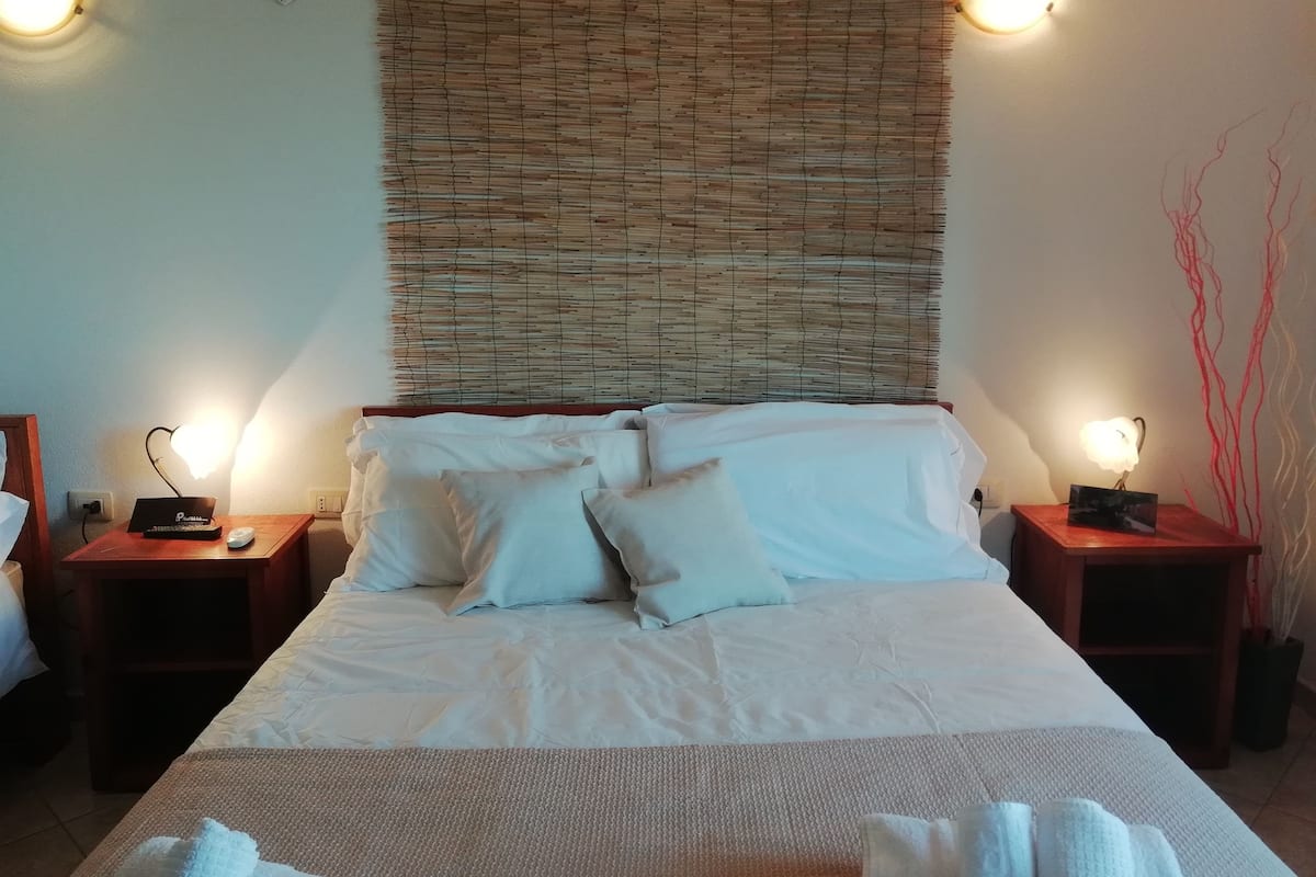 Double Room, Balcony, Garden View | Hypo-allergenic bedding available, in-room safe, desk, blackout drapes