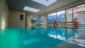 Indendørs pool