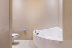 Shower, towels - B&B Hotel Sassuolo (Sassuolo)