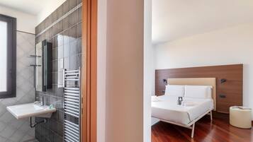 Superior-Doppelzimmer, Nichtraucher | Badezimmer | Dusche, Handtücher