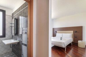 Chambre supérieure double, non-fumeur | Salle de bain | Douche, serviettes fournies