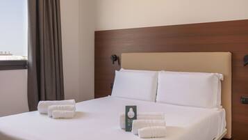 Superior Double Room, Non Smoking | Desk, soundproofing, free WiFi, bed sheets