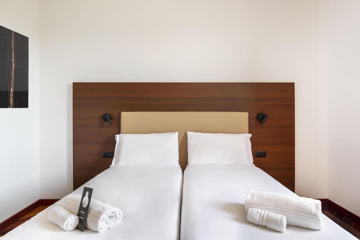 Standard Twin Room, Non Smoking | Desk, soundproofing, free WiFi, bed sheets