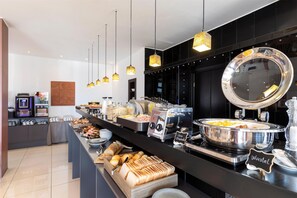 Daily buffet breakfast (EUR 7.90 per person)