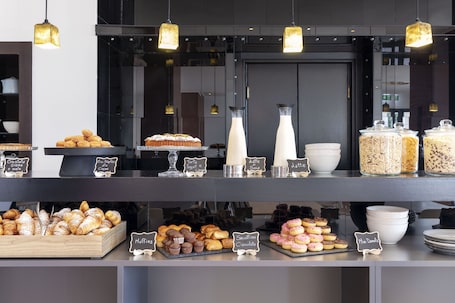 Daily buffet breakfast (EUR 7.90 per person)