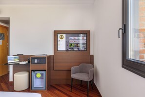 Desk, soundproofing, free WiFi, bed sheets - B&B Hotel Sassuolo (Sassuolo)