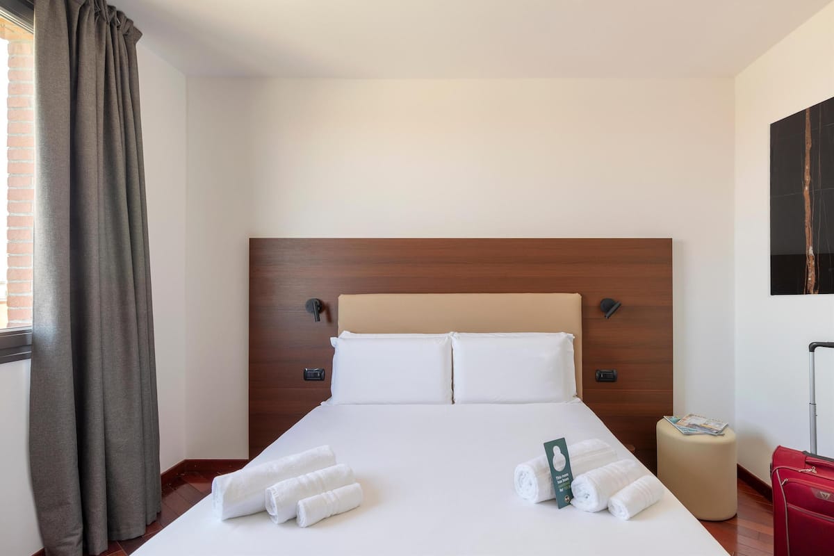 1 bedroom, desk, soundproofing, free WiFi