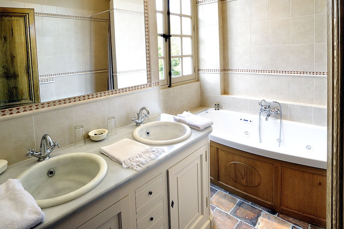 luxury room (in the caslte) | bathroom | free toiletries, hair dryer, bathrobes, slippers