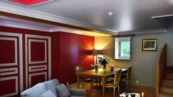 Comfort Room (in d'Artagan House) | Living area