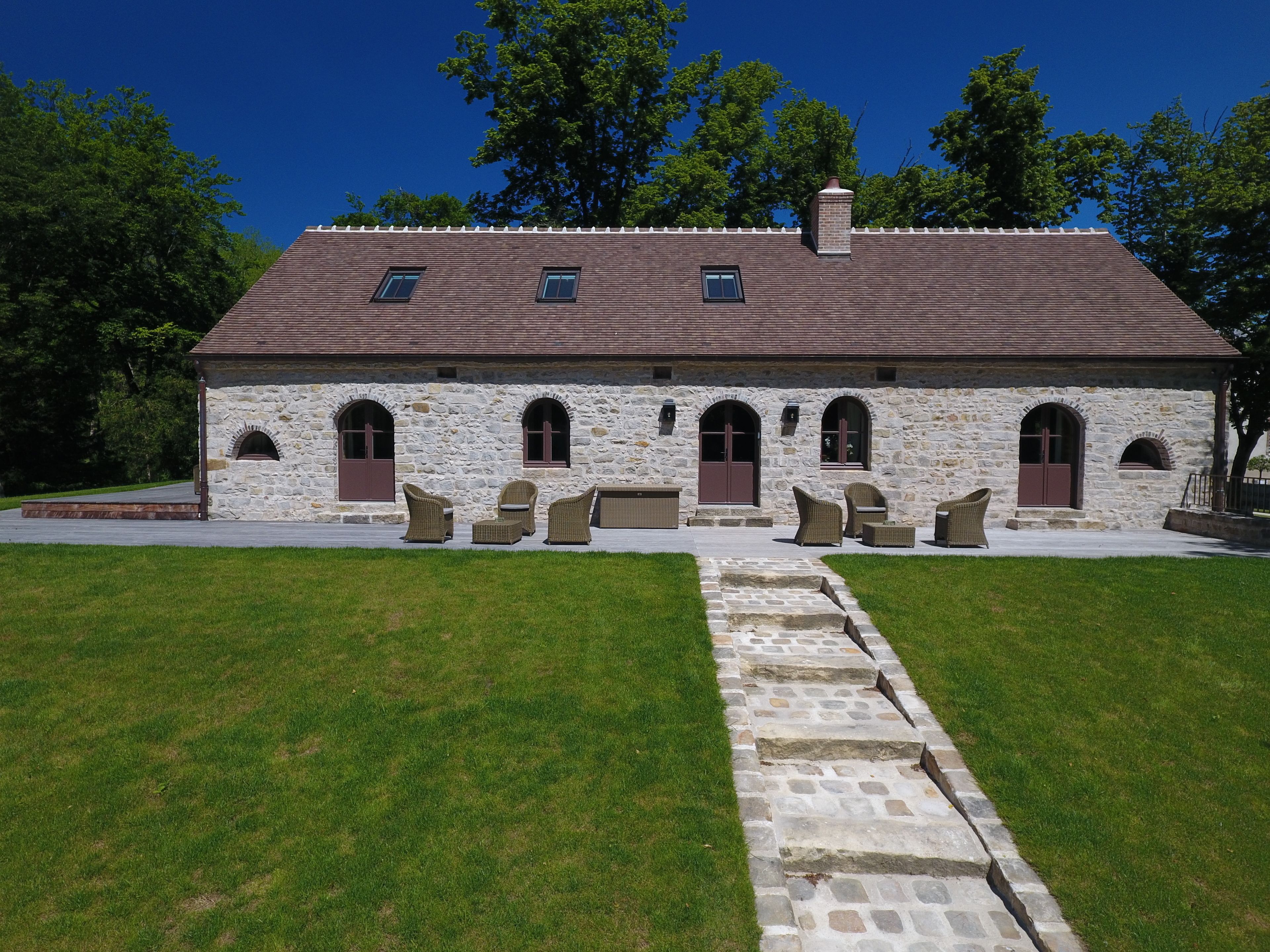 comfort room (in d'artagan house) | garden