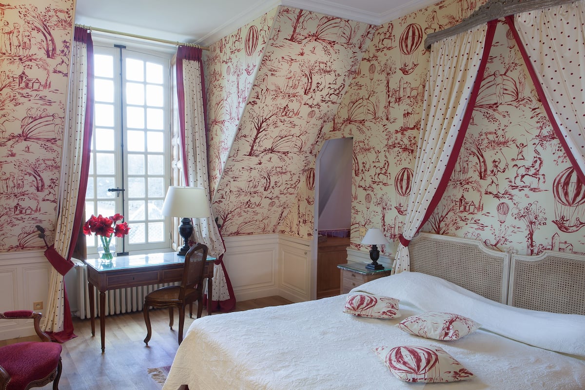 Superior kamer (in the Castle) | Luxe beddengoed, een kluis op de kamer, individueel gedecoreerd