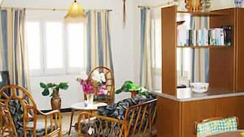 Standard Apartment | Living area